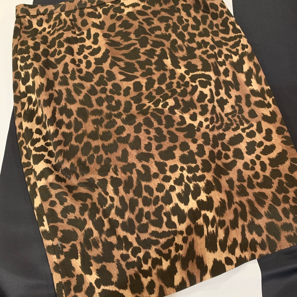 MICHAEL KORS. Leopard Pencil Skirt! 🐆 - Picture 2 of 4